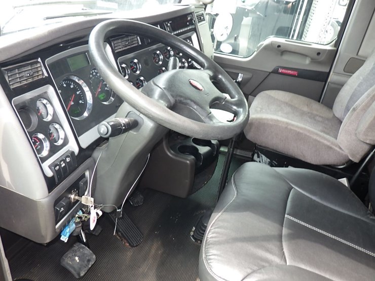 2016-kenworth-t800-image-18