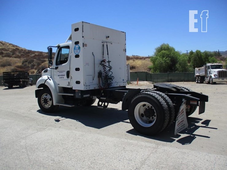 2013-freightliner-business-class-m2-112-image-3
