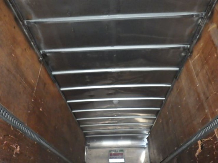 2016-freightliner-m2-106-image-13