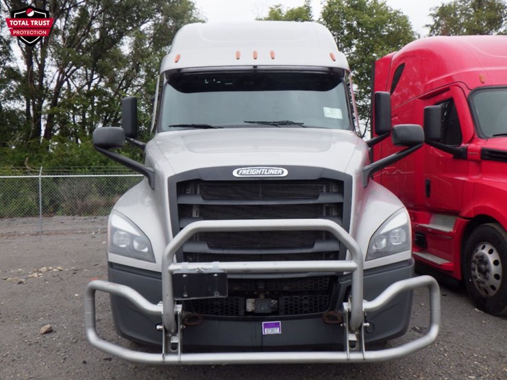 2022-freightliner-cascadia-126-image-2