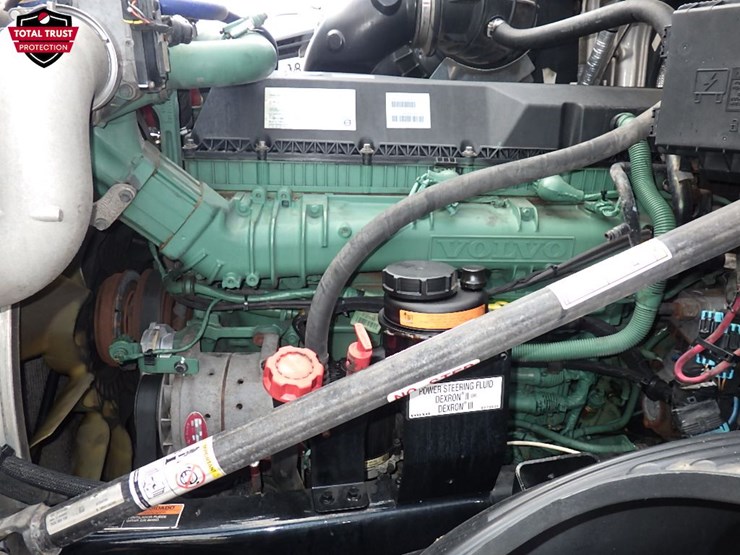 2019-volvo-vnl860-image-31