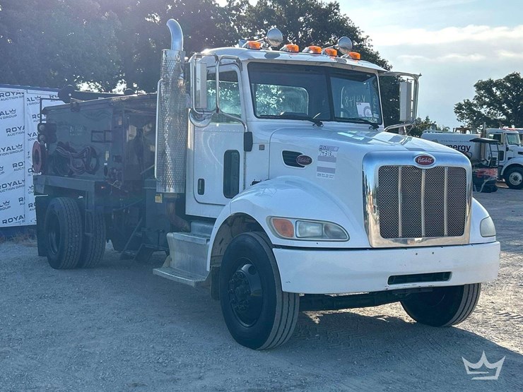 2011-peterbilt-337-image-4