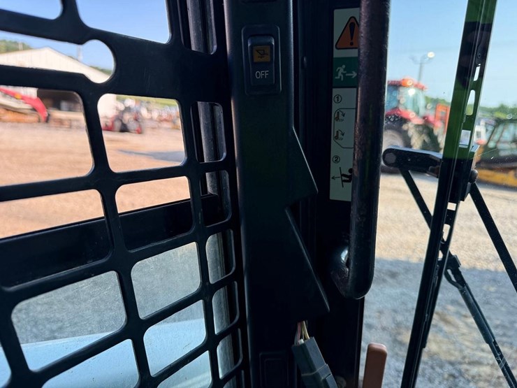 2020-bobcat-t595-image-27