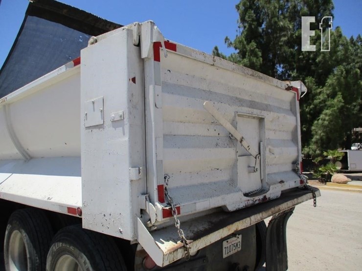 2014-freightliner-cascadia-125-image-26