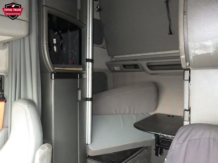 2023-volvo-vnl860-image-23