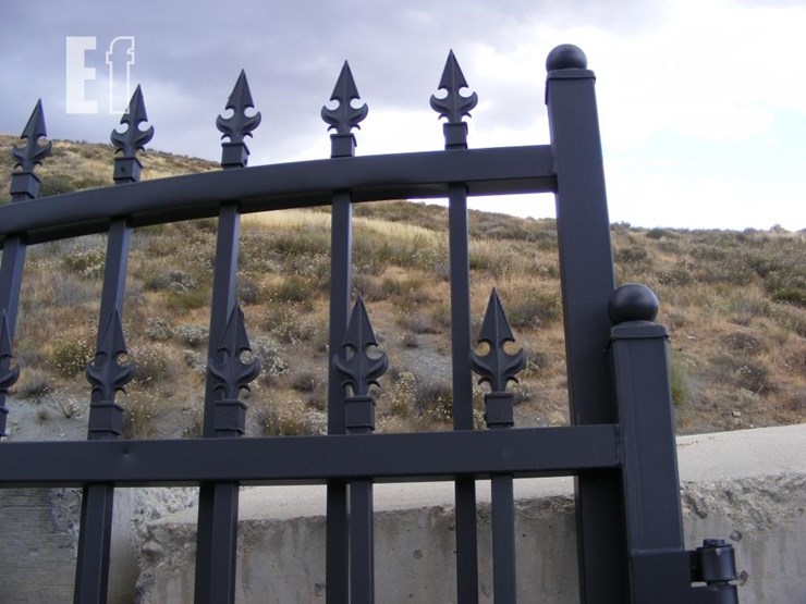 7'-x-20'-bi-parting-driveway-farm-gate-image-2