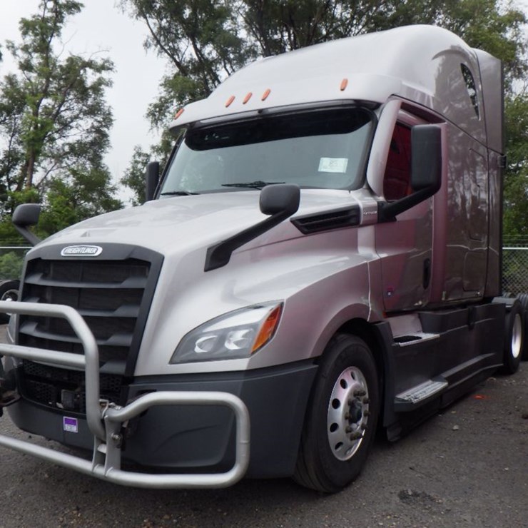 2022 FREIGHTLINER CASCADIA 126