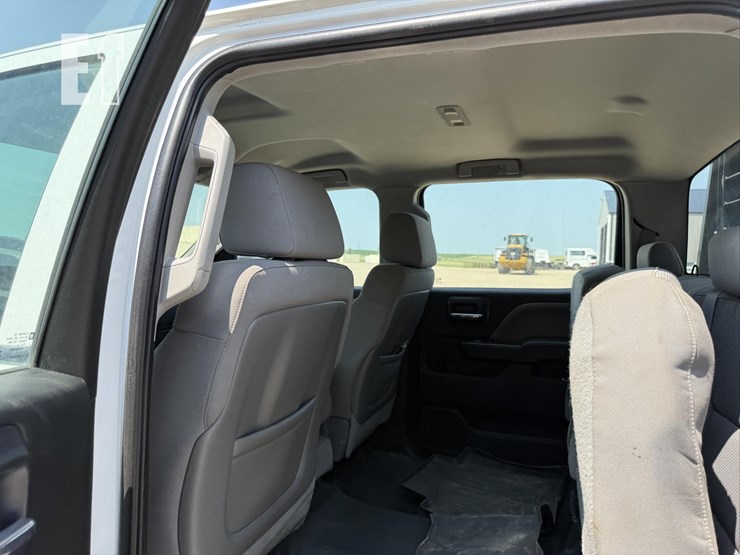 2015-chevrolet-3500hd-image-16
