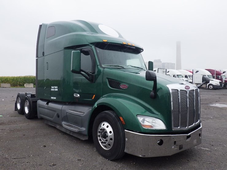 2021-peterbilt-579-image-3