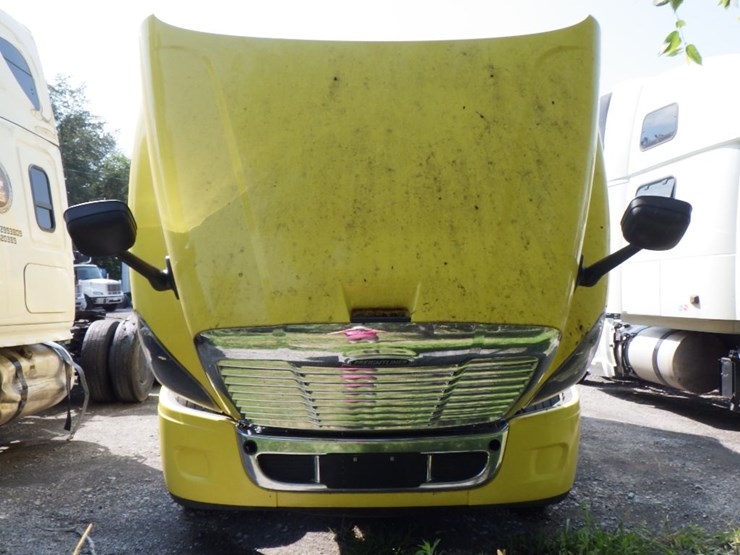 2014-freightliner-cascadia-125-image-21
