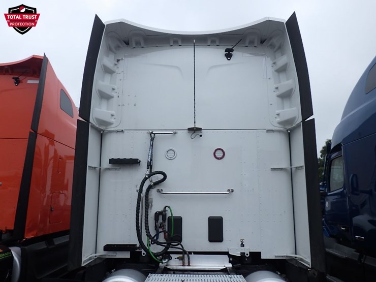 2023-peterbilt-579-image-13