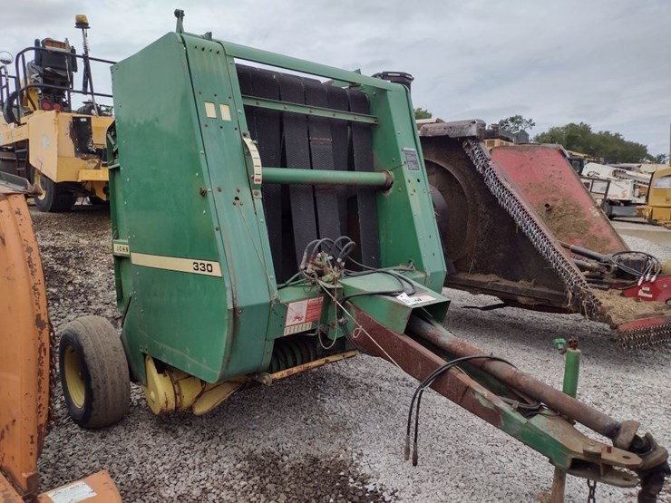john-deere-330-image-12