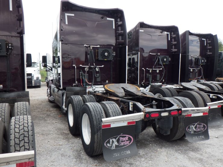 2019-peterbilt-579-image-13