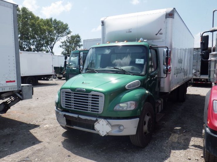 2016-freightliner-m2-106-image-1