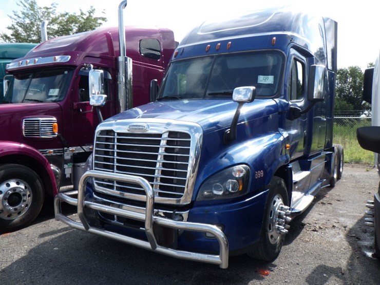 2020-freightliner-cascadia-125-image-1
