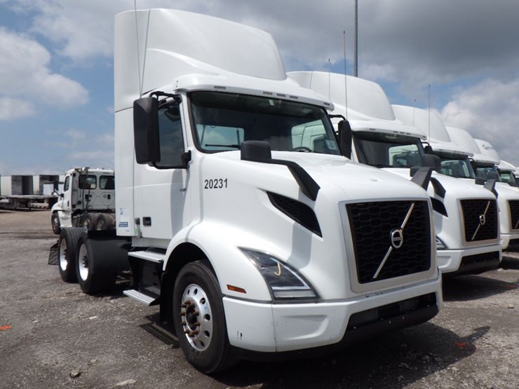 2020-volvo-vnr300-image-3
