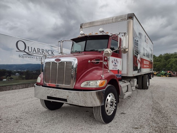 peterbilt-335-image-37