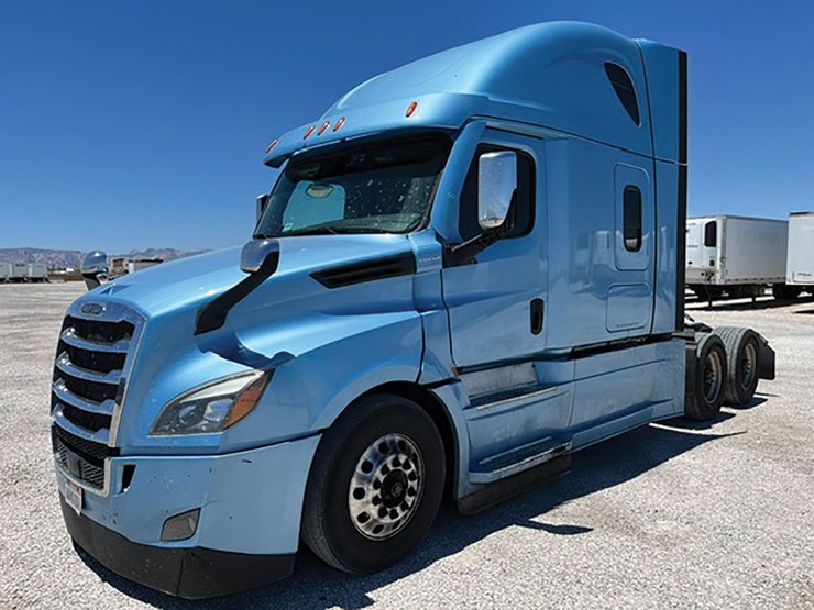 2021-freightliner-cascadia-126-image-1