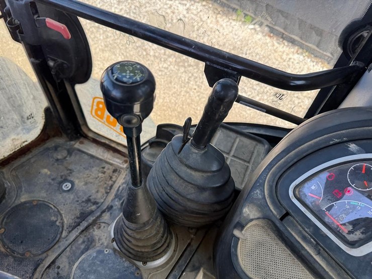 jcb-3cx14-image-25