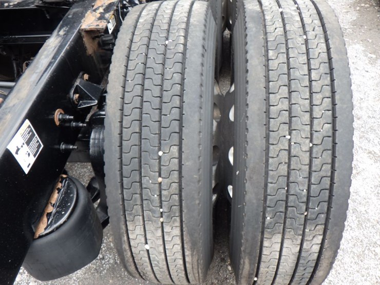 2019-peterbilt-579-image-9
