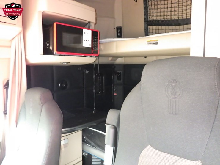 2025-kenworth-t680-image-25