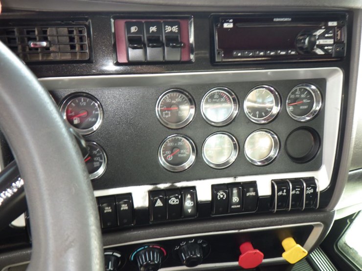 2015-kenworth-t800-image-15