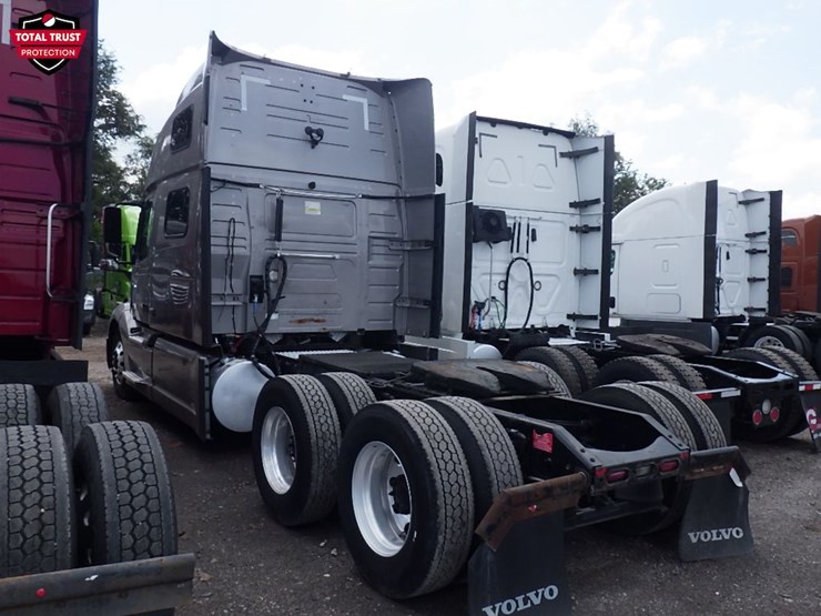 2019-volvo-vnl860-image-16