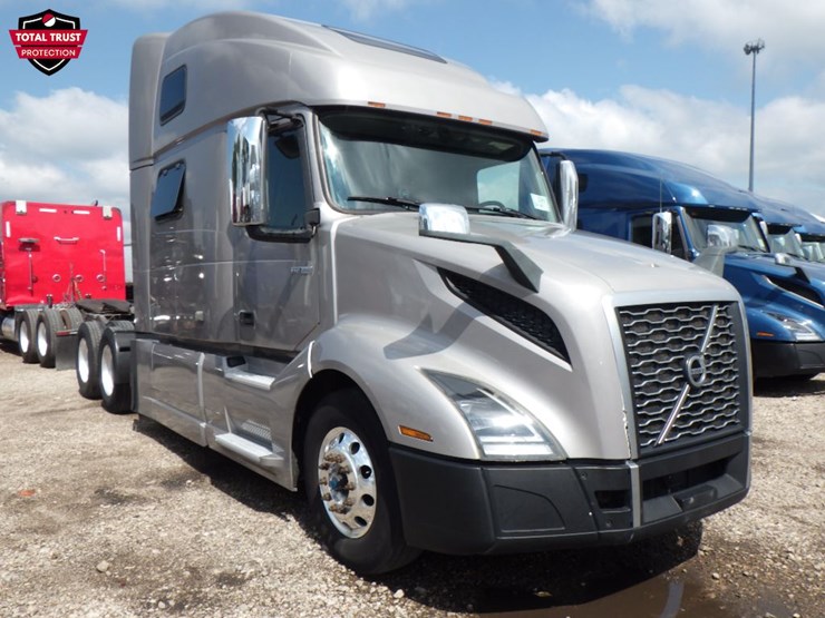 2020-volvo-vnl860-image-3