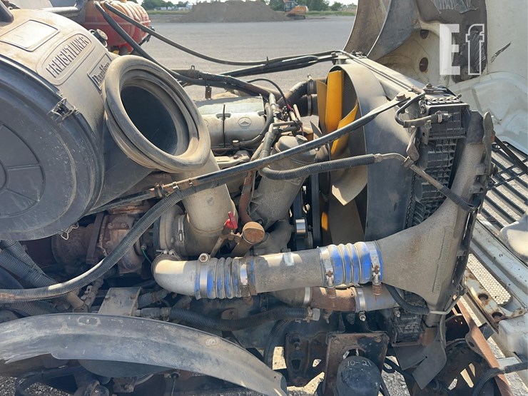 2004-freightliner-columbia-120-image-28