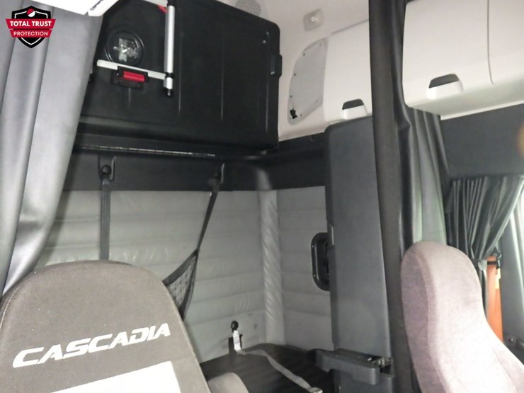 2023-freightliner-cascadia-126-image-5