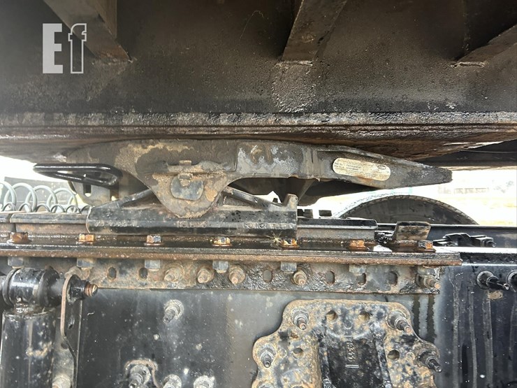 2015-volvo-vnm62t630-image-43