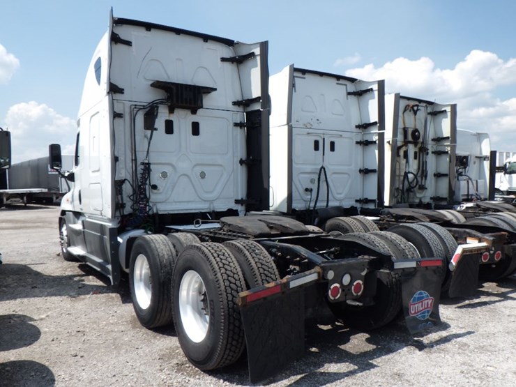 2016-freightliner-cascadia-125-evolution-image-14
