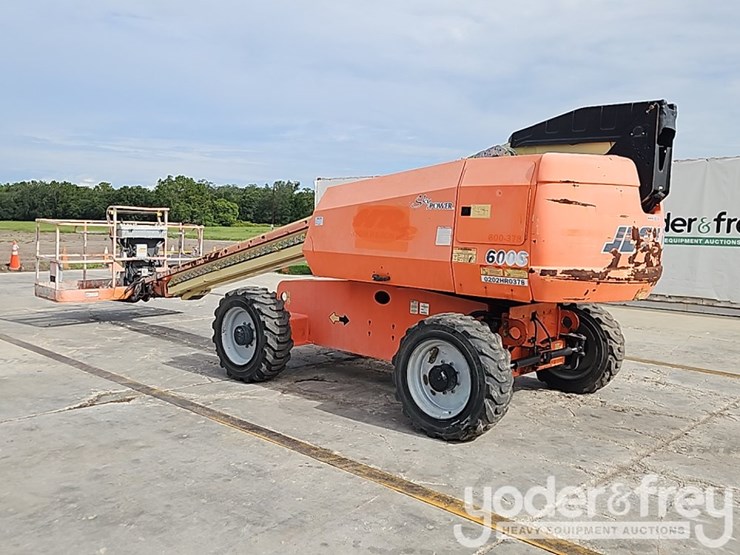 2016-jlg-600s-image-4