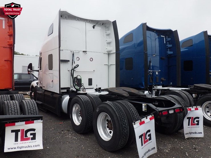 2023-peterbilt-579-image-14