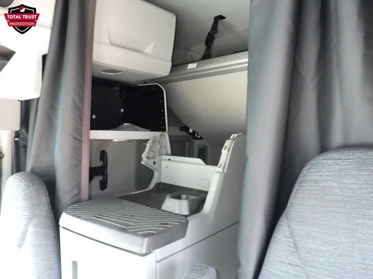 2026-volvo-vnl840-image-24