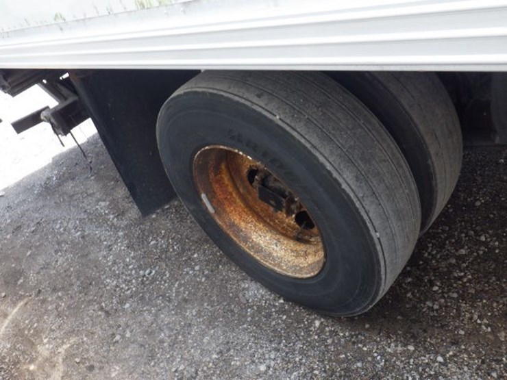 2018-freightliner-m2-106-image-11