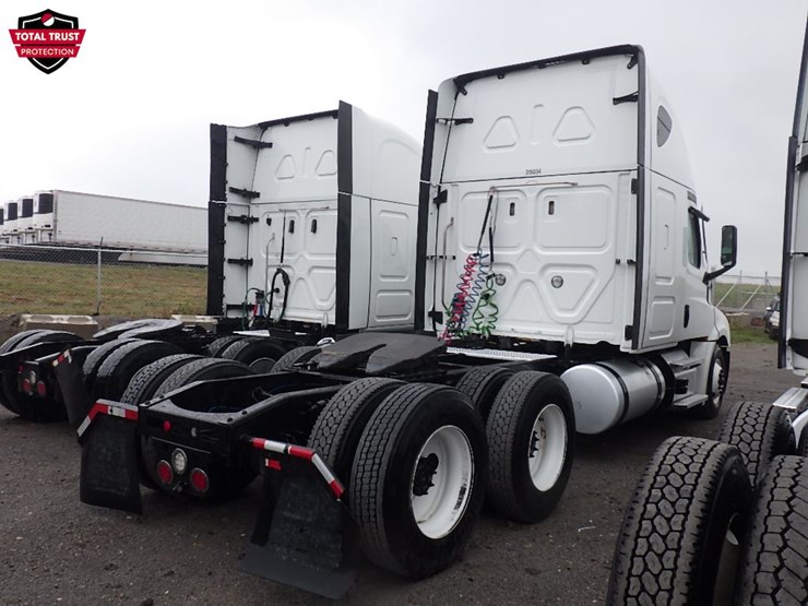 2023-freightliner-cascadia-126-image-10