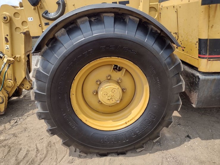 caterpillar-th83-image-15