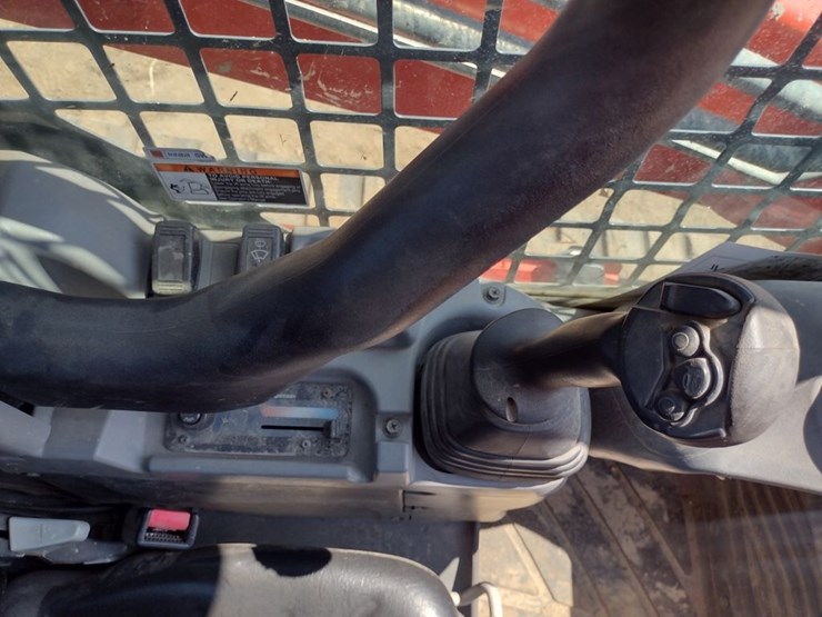 kubota-svl65-image-9