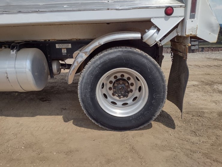 peterbilt-330-image-22