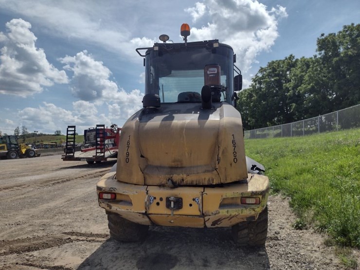 deere-324l-image-4