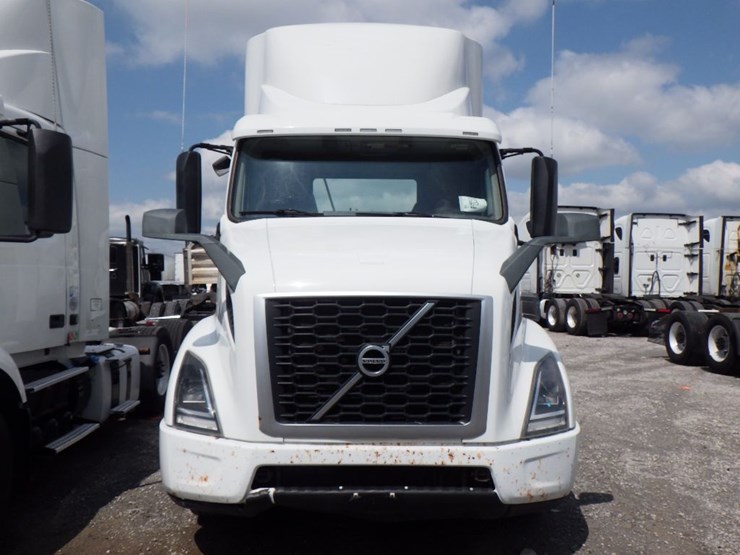 2020-volvo-vnr300-image-2
