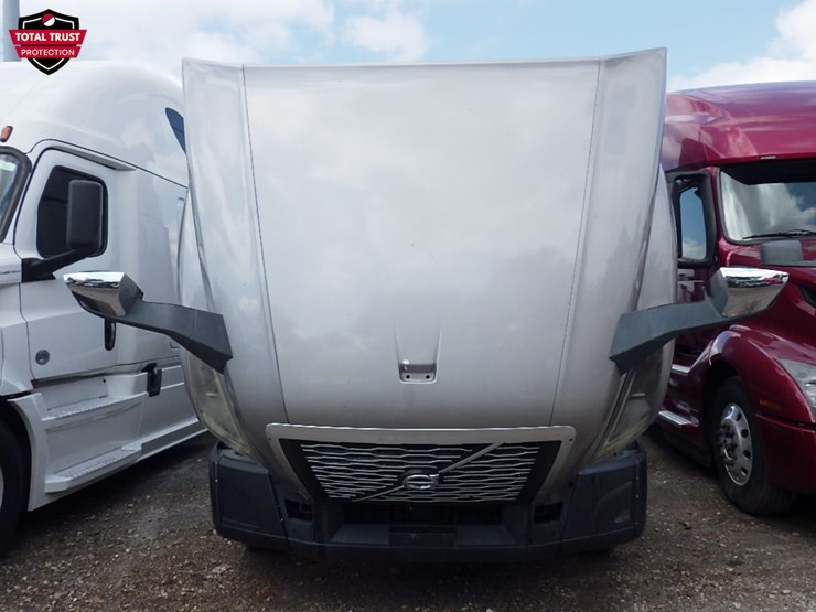 2019-volvo-vnl860-image-32
