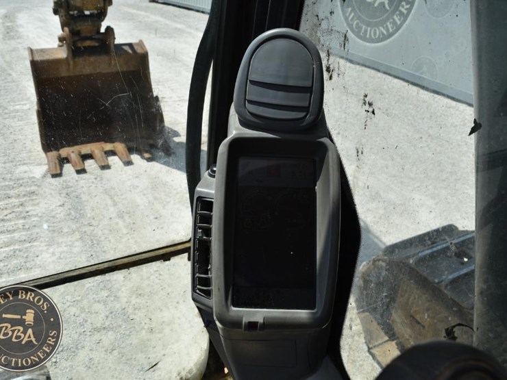 2016-deere-350g-lc-image-63