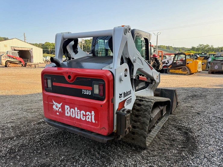 2020-bobcat-t595-image-4