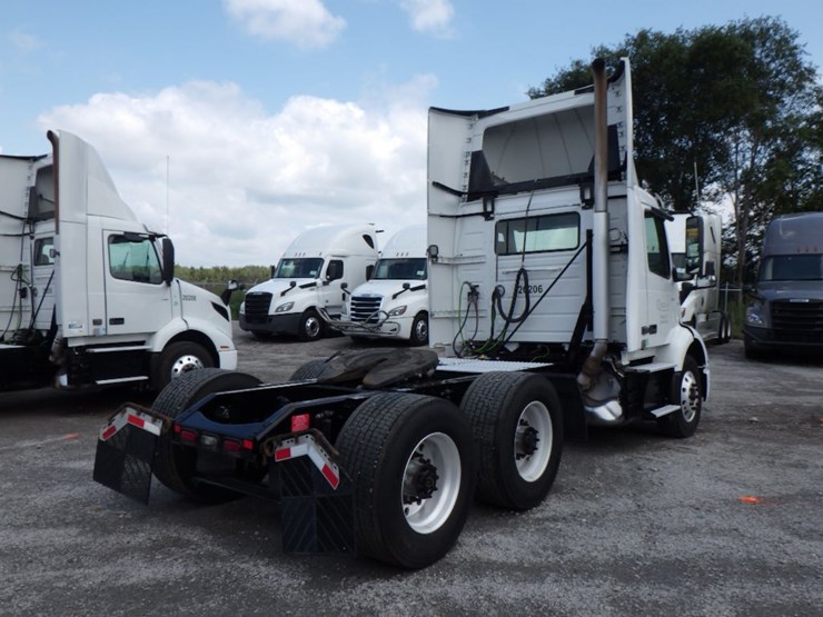 2020-volvo-vnr300-image-7