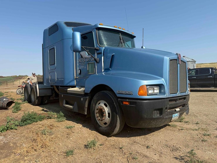2004-kenworth-semi-image-2