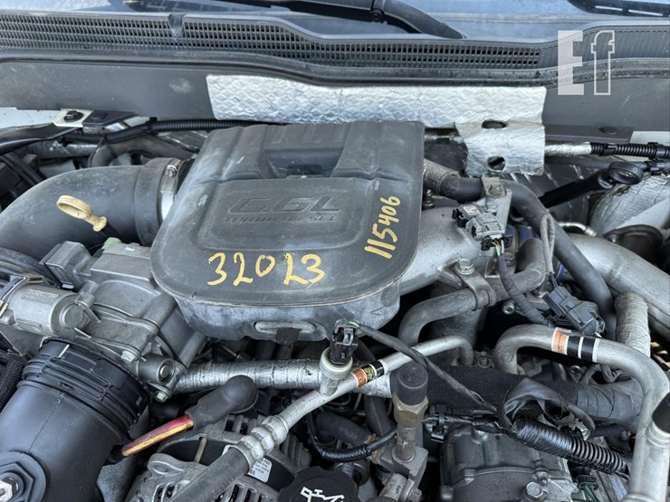 2015-chevrolet-3500hd-image-29