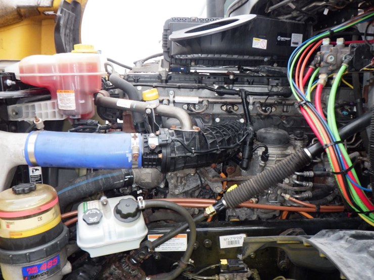 2022-freightliner-cascadia-126-image-24