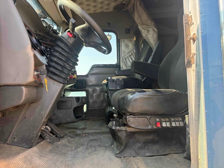 2004-kenworth-semi-image-25